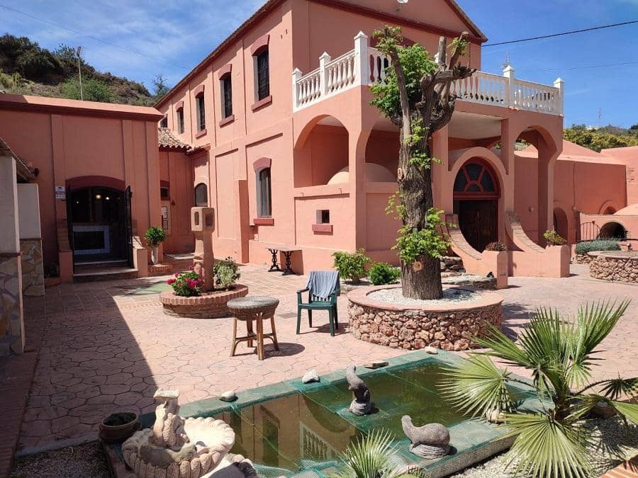 4 soveværelse Villa til salg i Nerja med swimmingpool - € 1.400.000 (Ref: 8487760)