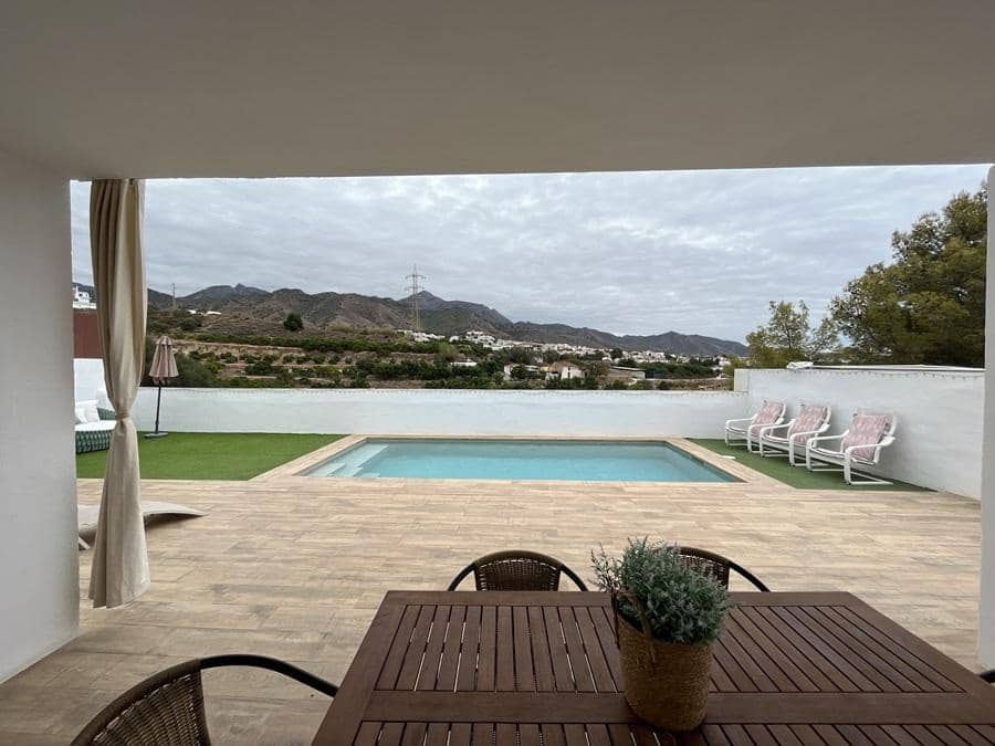 4 soveværelse Byhus til salg i Nerja med swimmingpool garage - € 800.000 (Ref: 8582309)