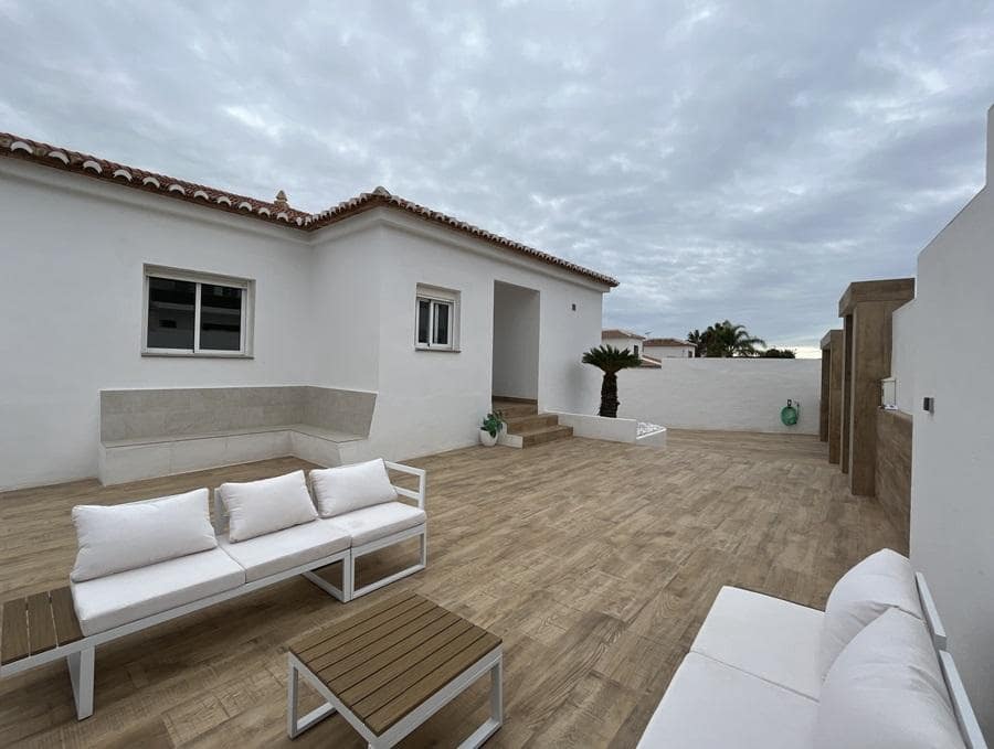 4 soveværelse Byhus til salg i Nerja med swimmingpool garage - € 800.000 (Ref: 8582309)