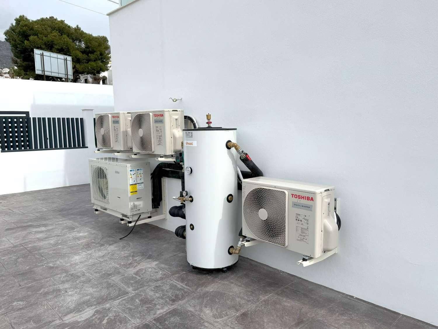 3 soveværelse Byhus til salg i Nerja med swimmingpool garage - € 1.095.000 (Ref: 8834689)