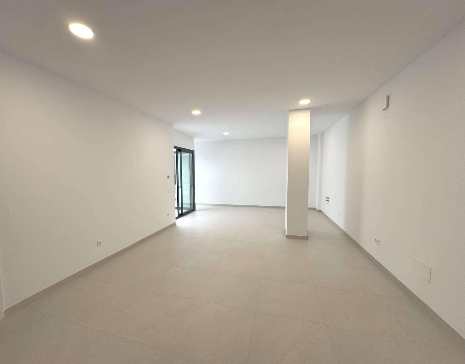 3 sypialnia Dom na sprzedaż w Nerja z basenem garażem - 1 145 000 € (Ref: 8834689)