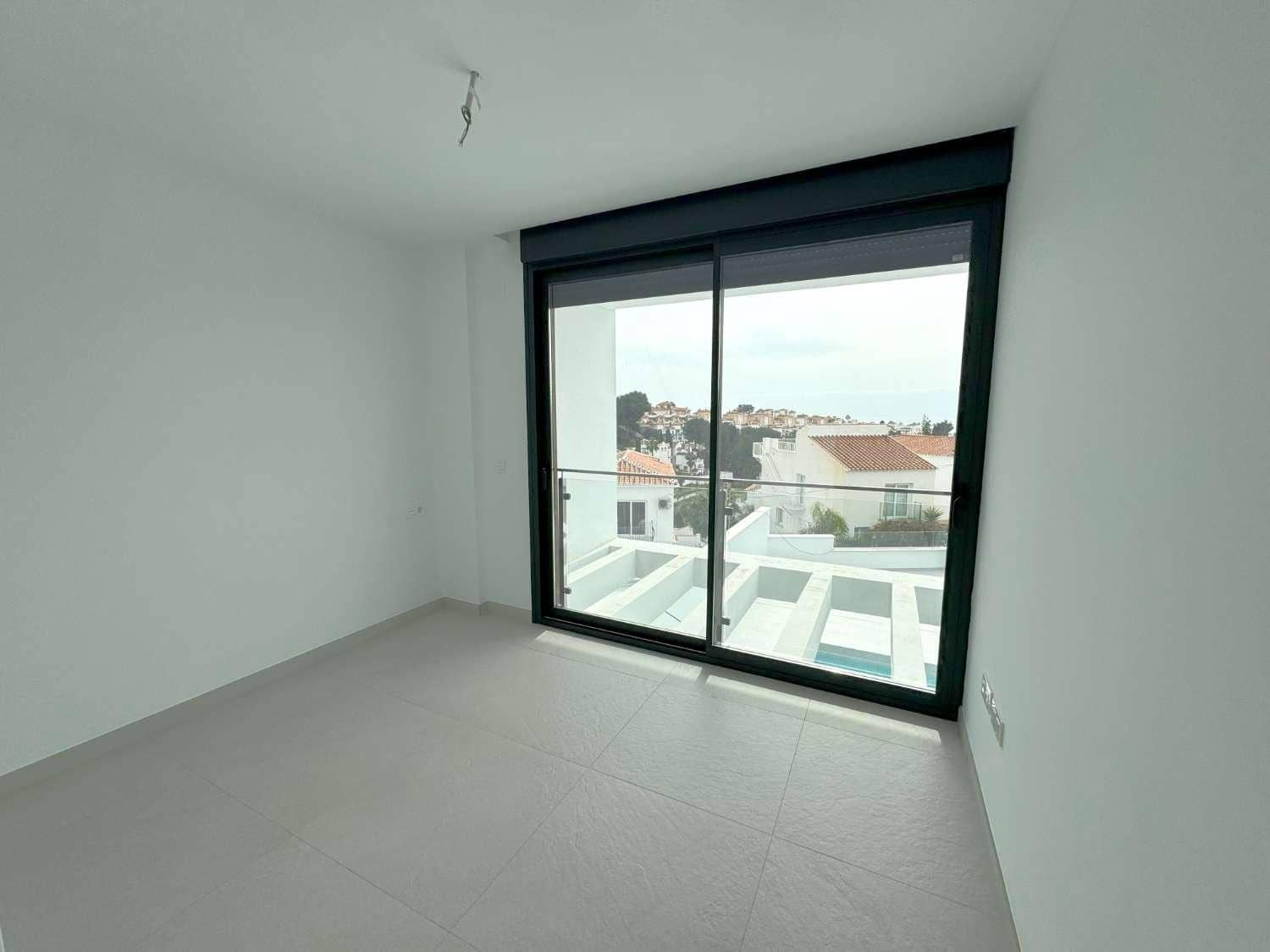 3 sypialnia Dom na sprzedaż w Nerja z basenem garażem - 1 145 000 € (Ref: 8834689)