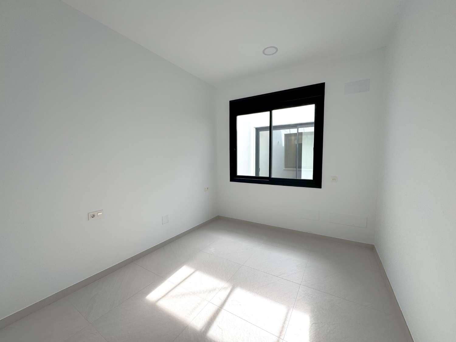 3 sypialnia Dom na sprzedaż w Nerja z basenem garażem - 1 145 000 € (Ref: 8834689)