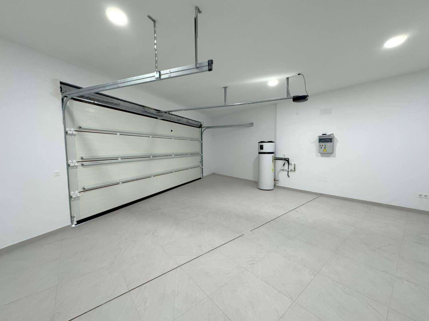 3 sypialnia Dom na sprzedaż w Nerja z basenem garażem - 1 145 000 € (Ref: 8834689)