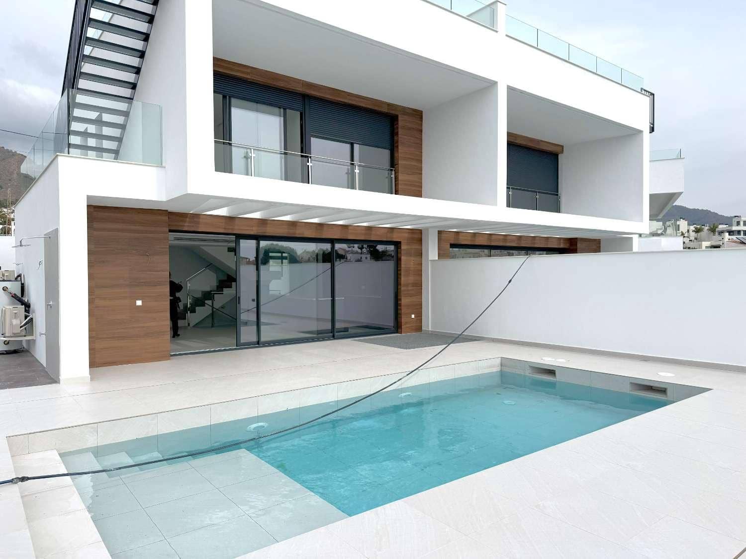 3 sypialnia Dom na sprzedaż w Nerja z basenem garażem - 1 145 000 € (Ref: 8834689)