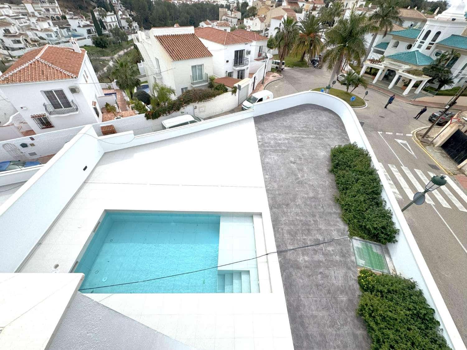 3 sypialnia Dom na sprzedaż w Nerja z basenem garażem - 1 145 000 € (Ref: 8834689)