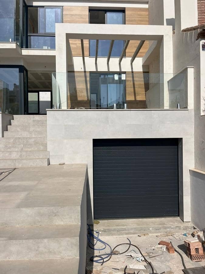 4 soveværelse Byhus til salg i Nerja med swimmingpool garage - € 695.000 (Ref: 9252224)