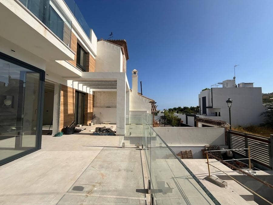 4 soveværelse Byhus til salg i Nerja med swimmingpool garage - € 695.000 (Ref: 9252224)