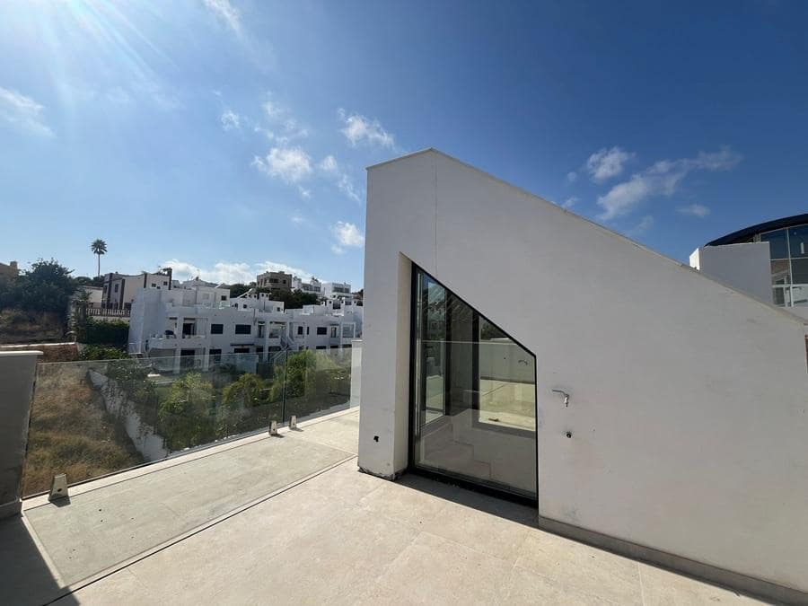 4 soveværelse Byhus til salg i Nerja med swimmingpool garage - € 695.000 (Ref: 9252224)