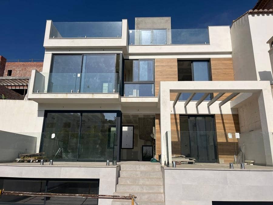 4 soveværelse Byhus til salg i Nerja med swimmingpool garage - € 695.000 (Ref: 9252224)