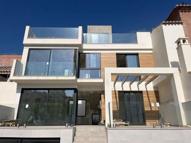 4 soveværelse Byhus til salg i Avda Pescia - Ctra de Frigiliana, Nerja med swimmingpool garage - € 695.000 (Ref: 9252224)