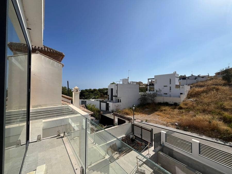 4 soveværelse Byhus til salg i Nerja med swimmingpool garage - € 695.000 (Ref: 9252224)