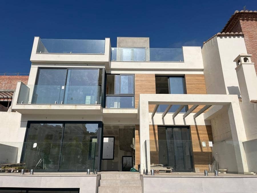 4 soveværelse Byhus til salg i Nerja med swimmingpool garage - € 695.000 (Ref: 9252224)