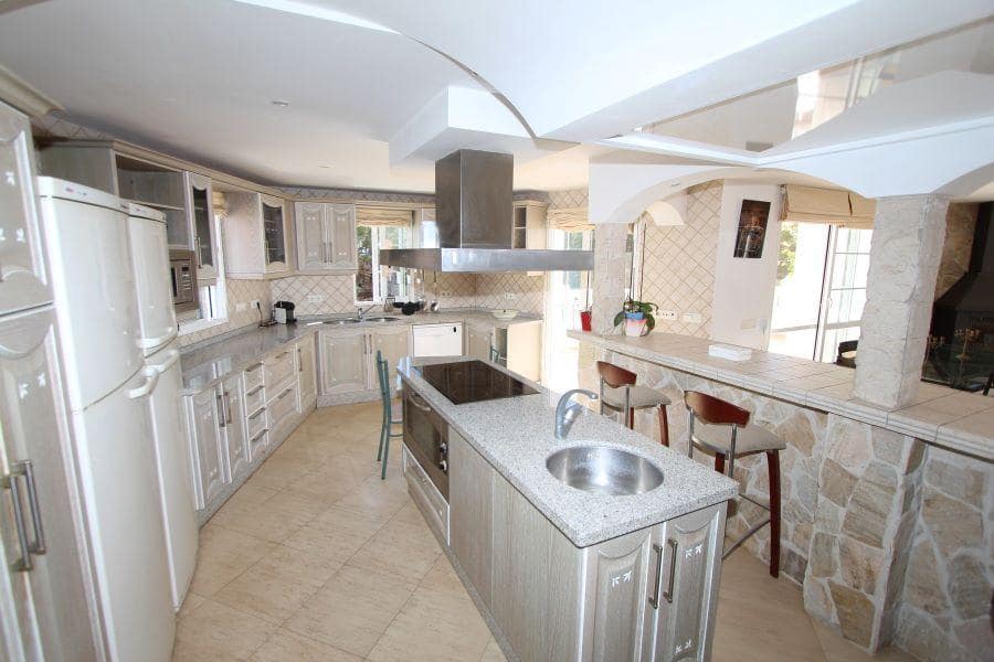 4 sypialnia Dom na sprzedaż w Nerja z basenem garażem - 1 450 000 € (Ref: 9349379)