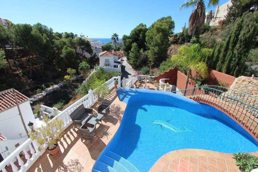 4 sypialnia Dom na sprzedaż w Nerja z basenem garażem - 1 450 000 € (Ref: 9349379)