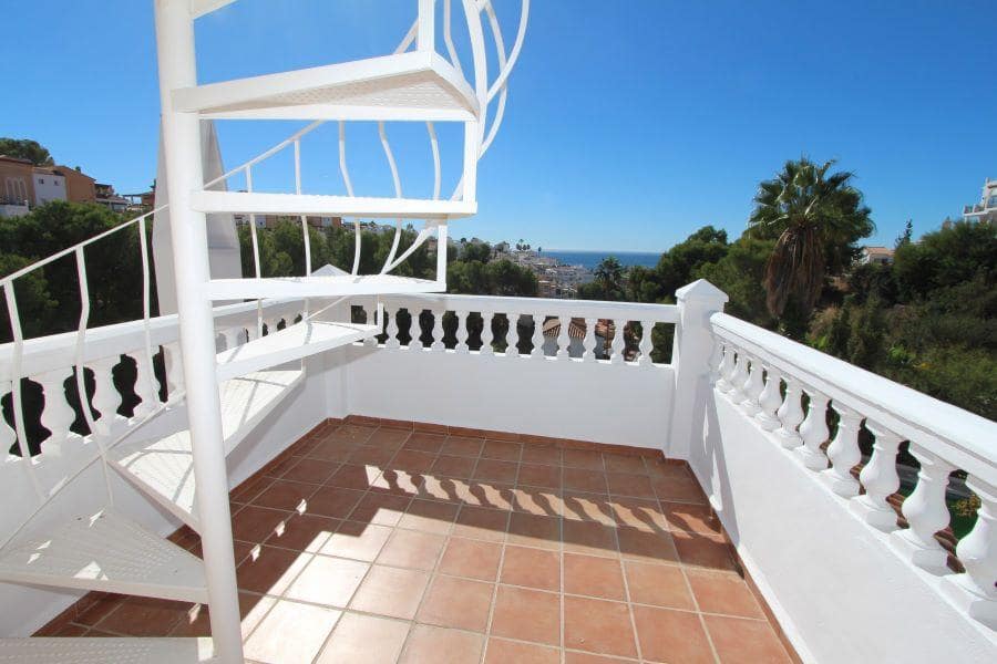 4 sypialnia Dom na sprzedaż w Nerja z basenem garażem - 1 450 000 € (Ref: 9349379)