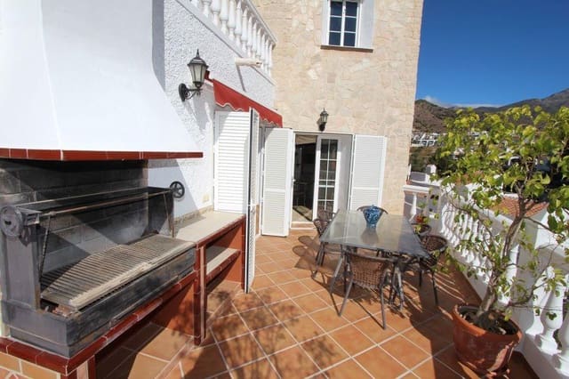 4 chambre Maison de Ville à vendre à Burriana, Nerja avec piscine garage - 1 450 000 € (Ref: 9349379)