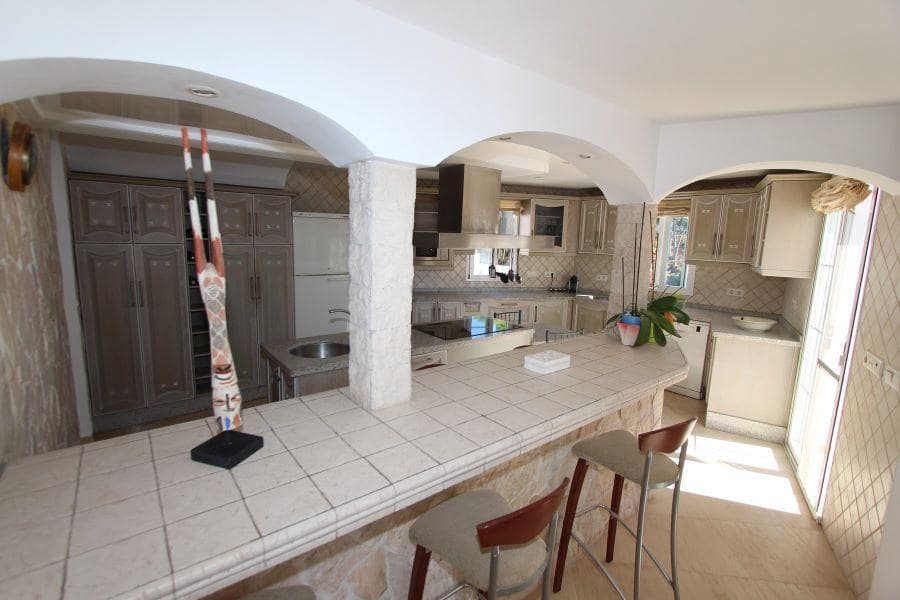 4 bedroom Townhouse for sale in Nerja with pool garage - € 1,450,000 (Ref: 9349379)