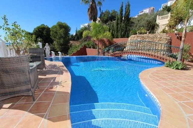 4 quarto Casa em Banda para venda em Burriana, Nerja com piscina garagem - 1 450 000 € (Ref: 9349379)