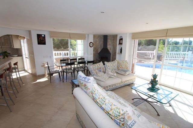 4 soverom Hus til salgs i Burriana, Nerja med svømmebasseng garasje - € 1 200 000 (Ref: 9349379)