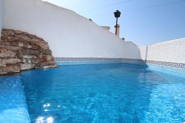 2 bedroom Apartment for sale in Capistrano, Nerja with pool - € 348,000 (Ref: 9349380)