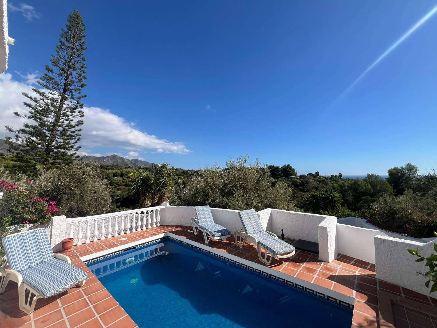 4 slaapkamer Villa te koop in Nerja met zwembad garage - € 849.000 (Ref: 9355779)