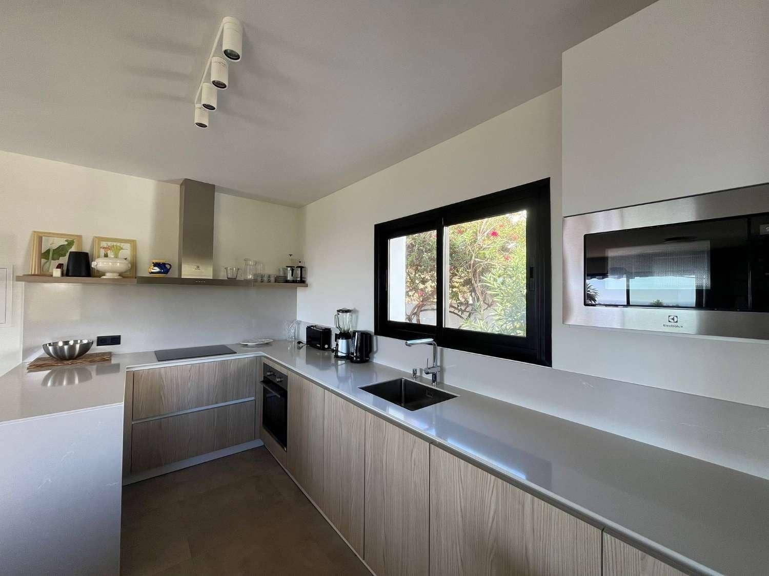 4 quarto Moradia para venda em Nerja com piscina garagem - 799 000 € (Ref: 9355779)