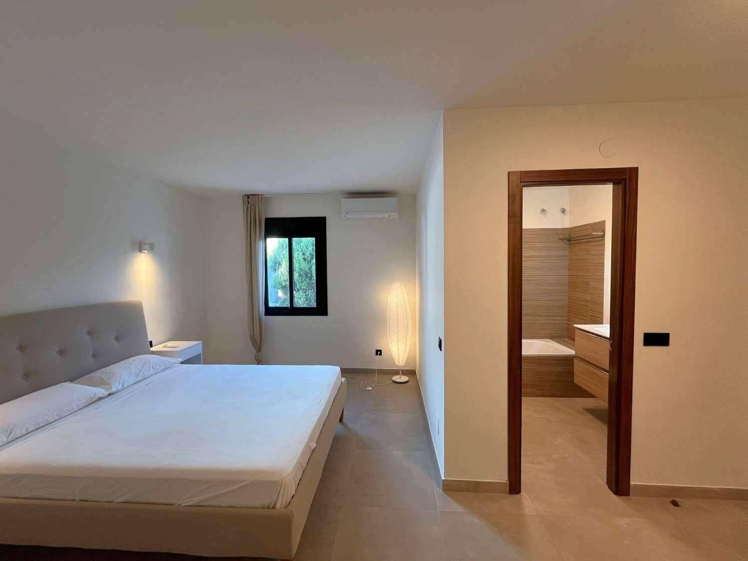 4 quarto Moradia para venda em Nerja com piscina garagem - 799 000 € (Ref: 9355779)