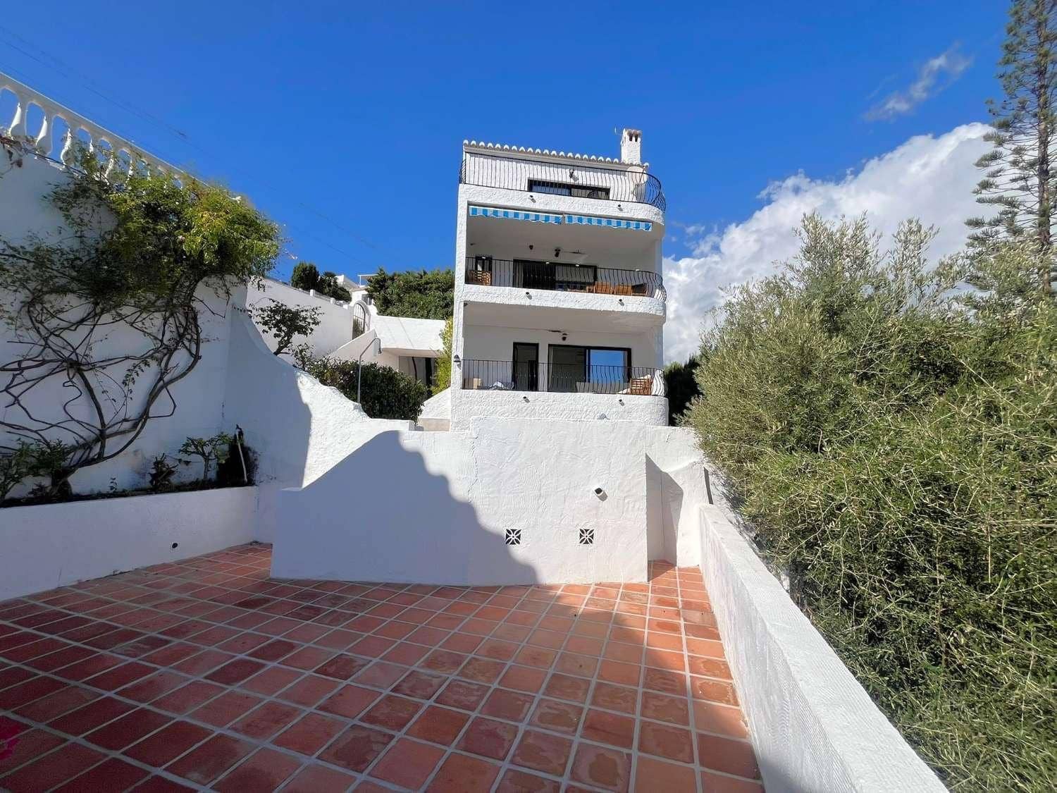 4 quarto Moradia para venda em Nerja com piscina garagem - 799 000 € (Ref: 9355779)