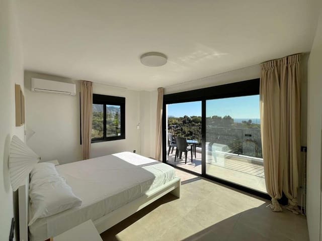 4 sypialnia Willa na sprzedaż w Burriana, Nerja z basenem garażem - 799 000 € (Ref: 9355779)