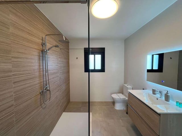 4 sypialnia Willa na sprzedaż w Burriana, Nerja z basenem garażem - 799 000 € (Ref: 9355779)