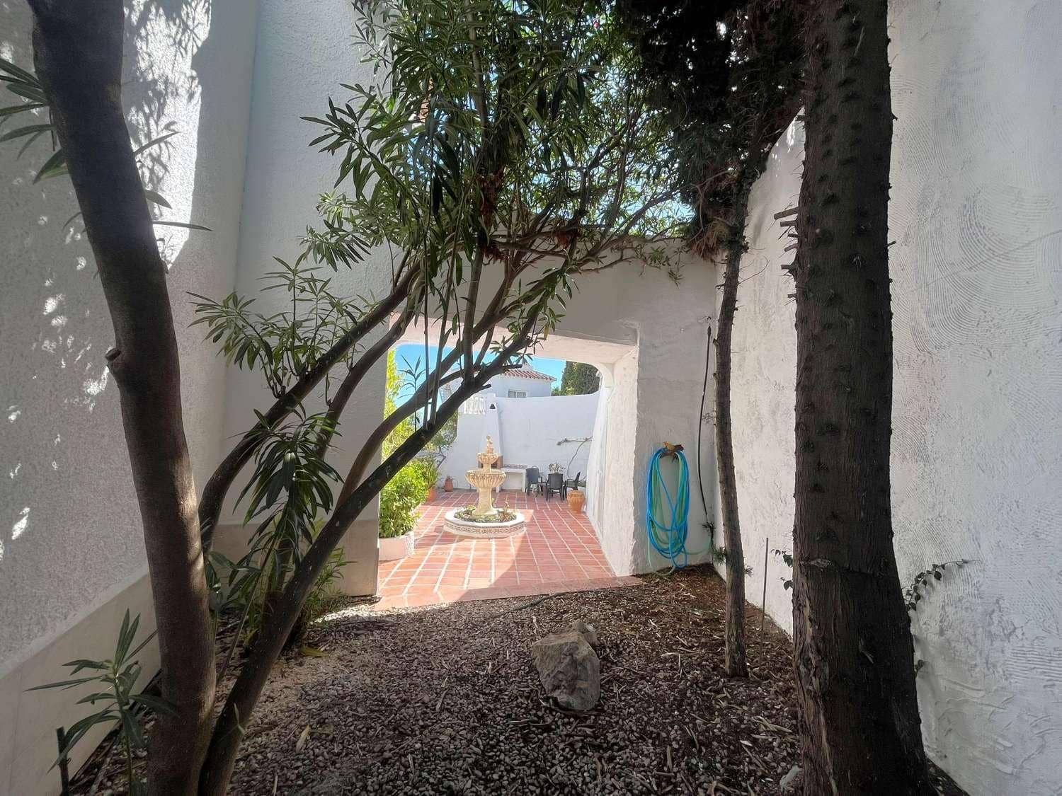 4 bedroom Villa for sale in Nerja with pool garage - € 799,000 (Ref: 9355779)