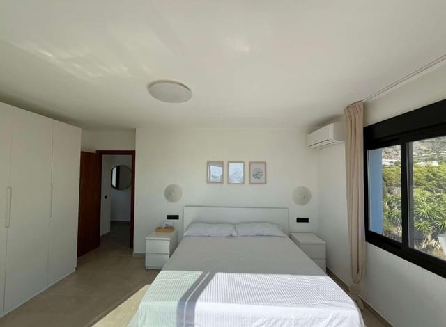 4 sypialnia Willa na sprzedaż w Burriana, Nerja z basenem garażem - 799 000 € (Ref: 9355779)