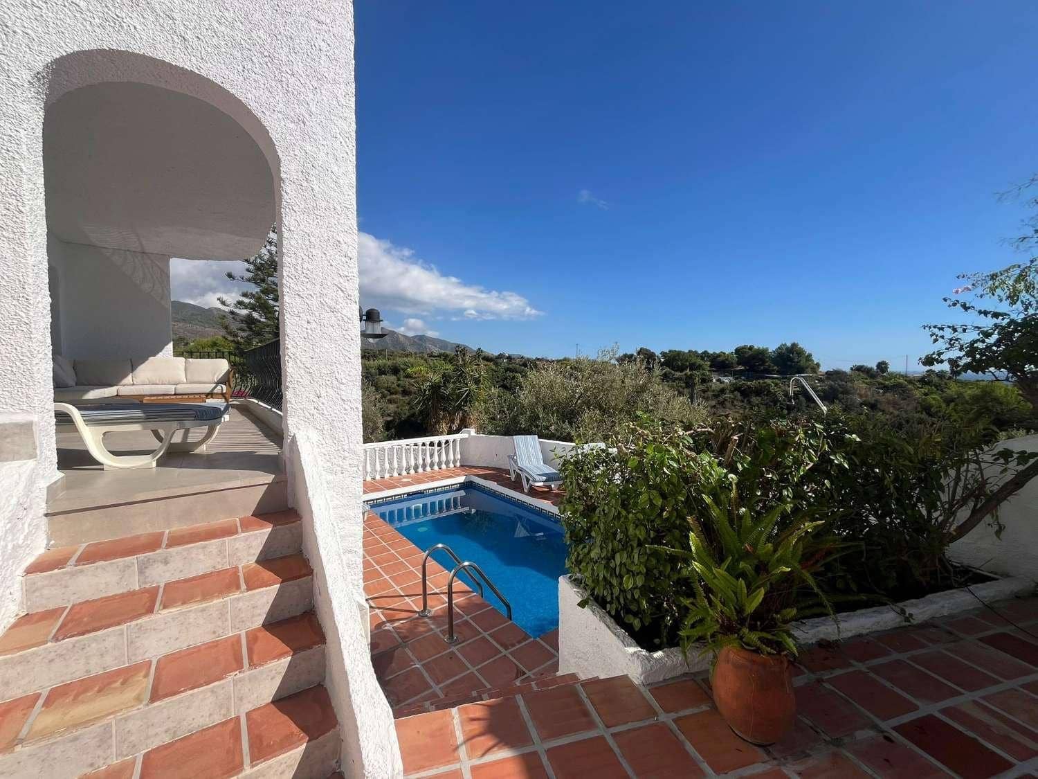 4 bedroom Villa for sale in Nerja with pool garage - € 799,000 (Ref: 9355779)