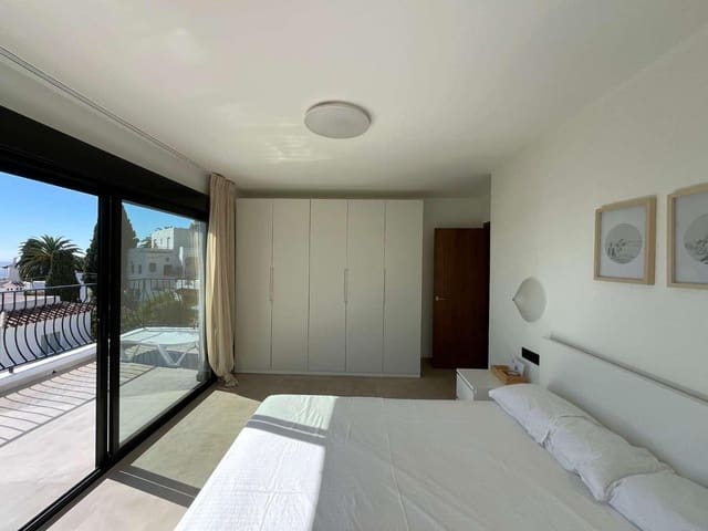 Chalet de 4 habitaciones en Burriana, Nerja en venta con piscina garaje - 799.000 € (Ref: 9355779)