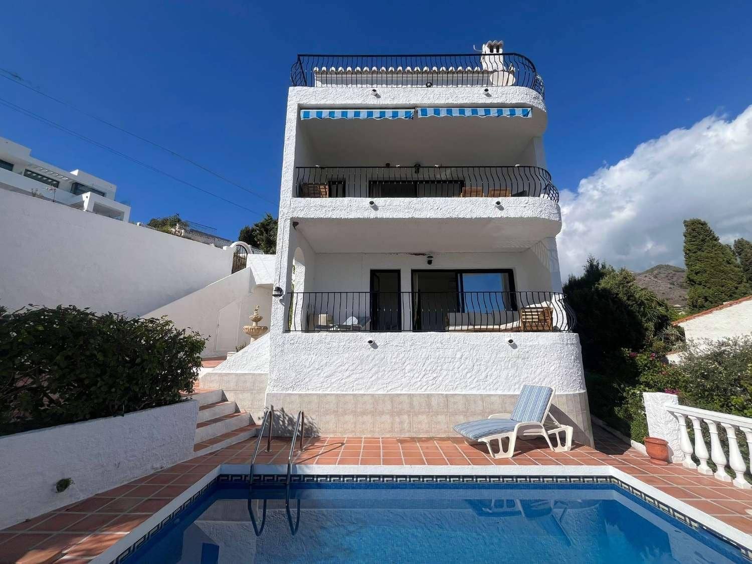 4 bedroom Villa for sale in Nerja with pool garage - € 799,000 (Ref: 9355779)