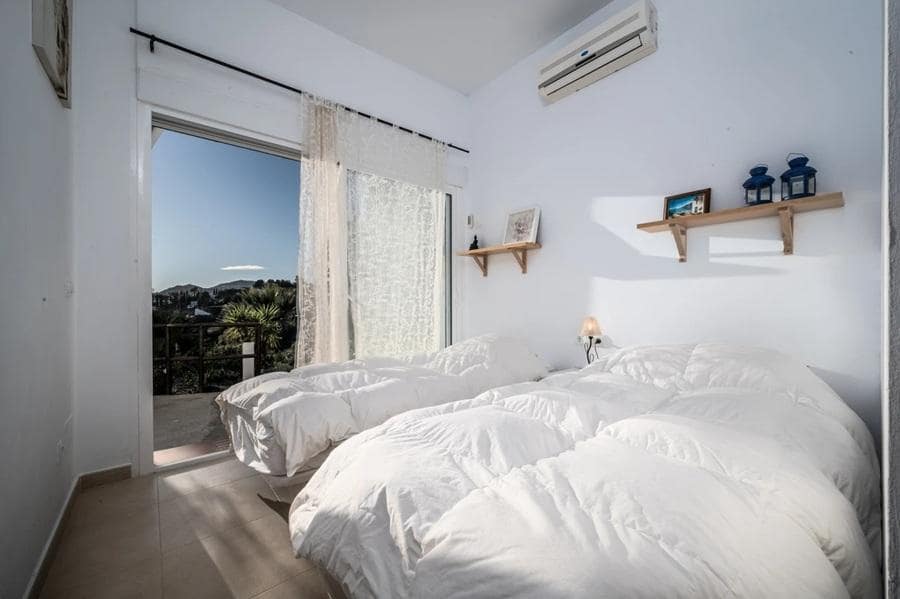 5 makuuhuone Omakotitalo myytävänä paikassa Frigiliana mukana uima-altaan 
autotalli - 950 000 € (Ref: 9462002)