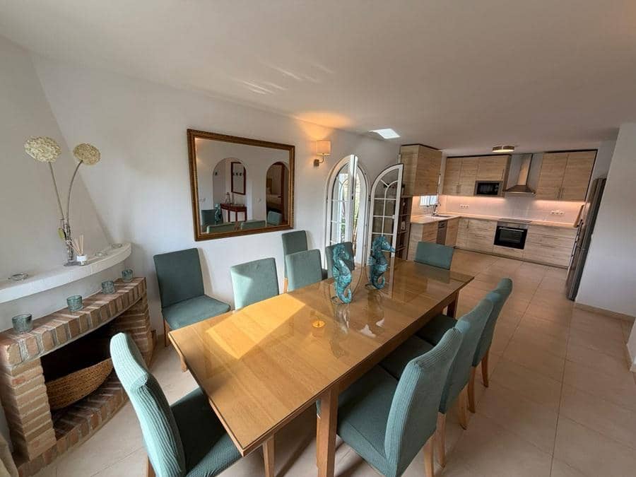 5 makuuhuone Omakotitalo myytävänä paikassa Frigiliana mukana uima-altaan 
autotalli - 950 000 € (Ref: 9462002)