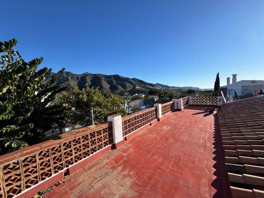 Casa de 2 habitaciones en Frigiliana en venta con piscina - 360.000 € (Ref: 9494466)