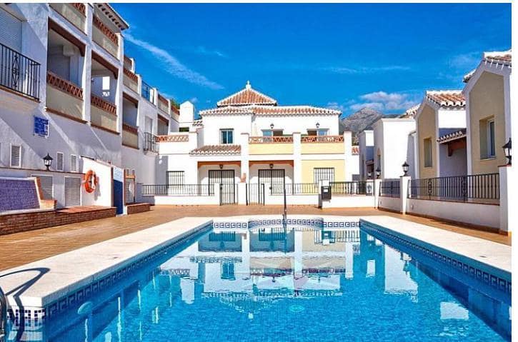 2 makuuhuone Huoneisto myytävänä paikassa Nerja mukana uima-altaan - 369 500 € (Ref: 9568398)