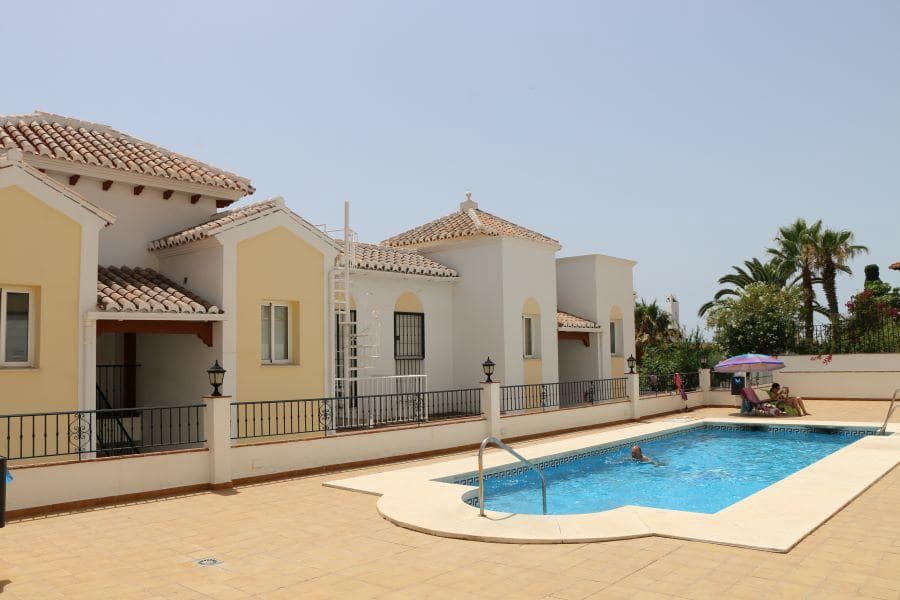 Apartamento de 2 habitaciones en Nerja en venta con piscina - 369.500 € (Ref: 9568398)