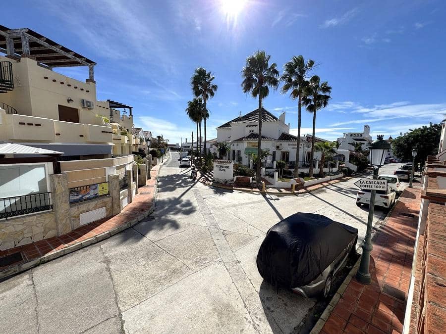 Apartamento de 2 habitaciones en Nerja en venta con piscina - 369.500 € (Ref: 9568398)