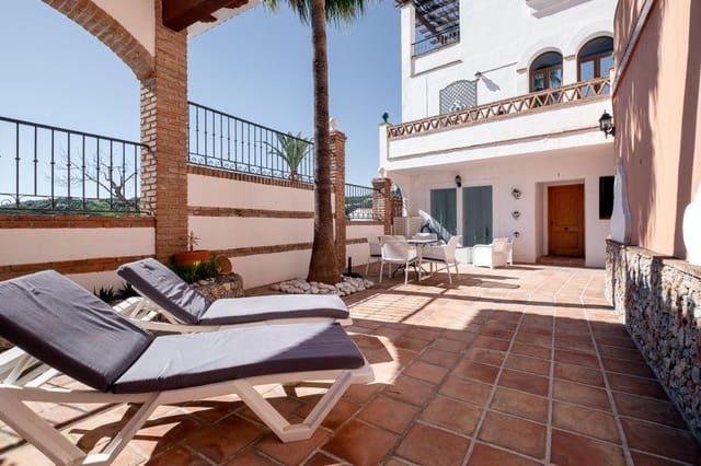 Apartamento de 2 habitaciones en Frigiliana en venta con piscina - 320.000 € (Ref: 9758368)