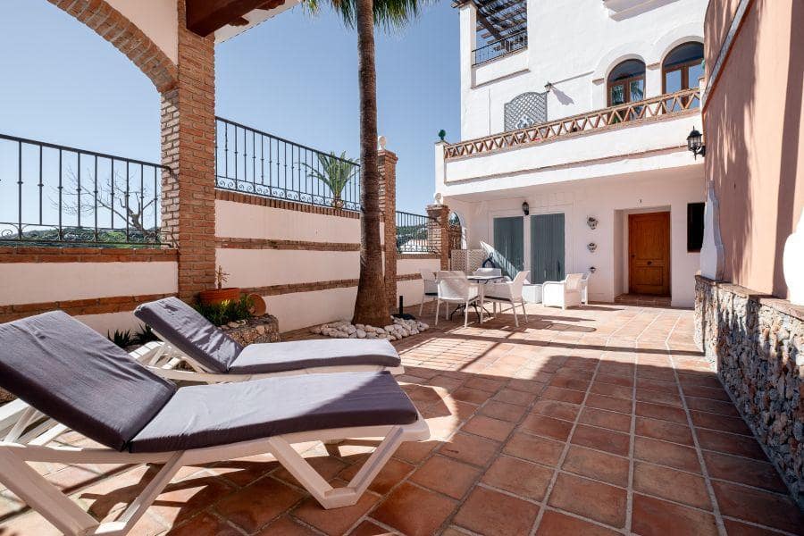 2 bedroom Apartment for sale in Frigiliana with pool - € 299,000 (Ref: 9758368)