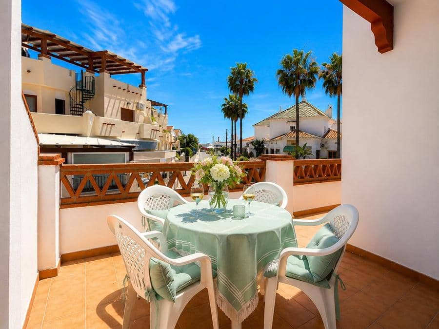 2 bedroom Apartment for sale in Nerja with pool - € 369,500 (Ref: 9850539)