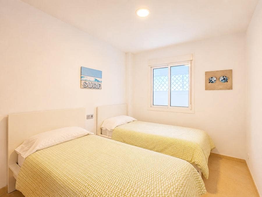 2 bedroom Apartment for sale in Nerja with pool - € 369,500 (Ref: 9850539)