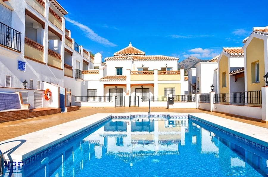 2 bedroom Apartment for sale in Nerja with pool - € 369,500 (Ref: 9850539)