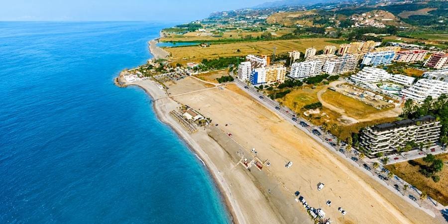 Apartamento de 2 habitaciones en Torre del Mar en venta con piscina garaje - 479.900 € (Ref: 9854649)
