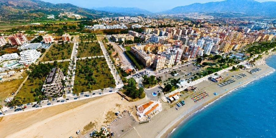 Apartamento de 2 habitaciones en Torre del Mar en venta con piscina garaje - 479.900 € (Ref: 9854649)