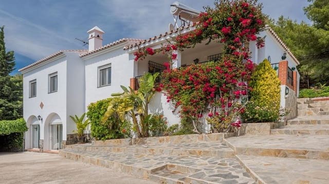 5 soveværelse Byhus til salg i Frigiliana med swimmingpool garage - € 1.050.000 (Ref: 9863941)